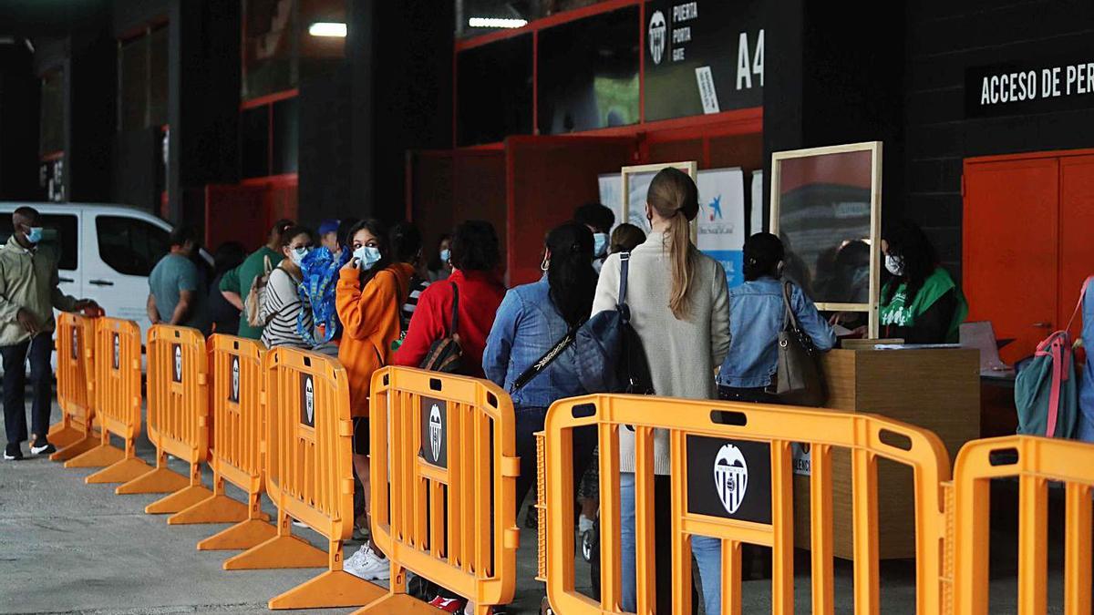 El Banco de Alimentos seguirá repartiendo en Mestalla