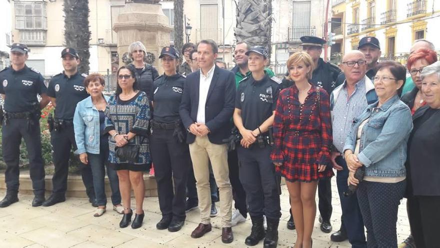 Gil visitó ayer el barrio de San Cristóbal para hacer un balance del primer mes del refuerzo policial.