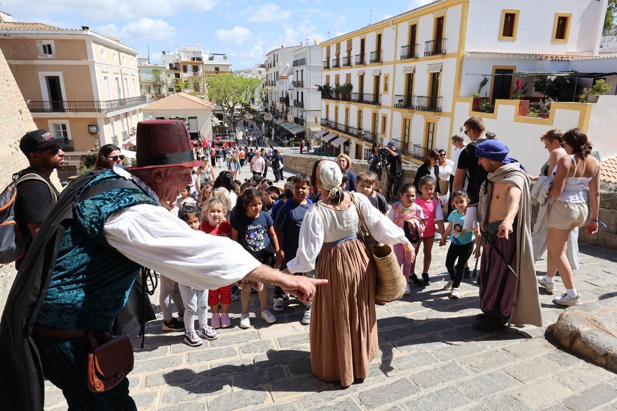 Galería: Una clase a cielo abierto de historia, 'rondaies' y justas