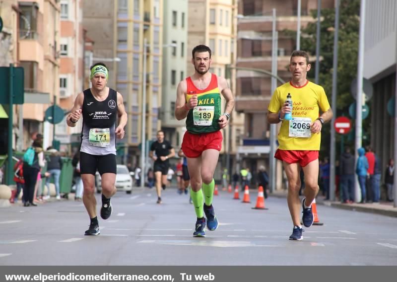 Atletas en el IX Marató BP de Castellón