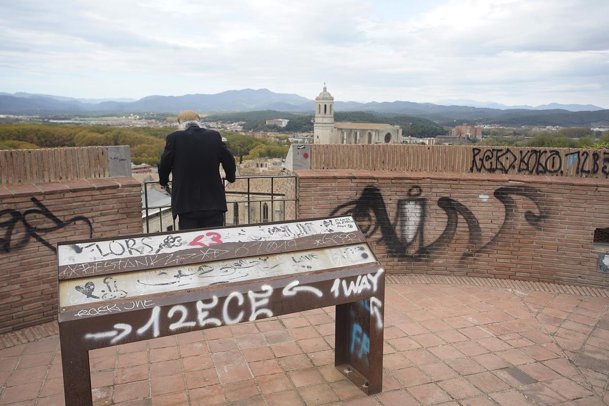Les torres de la muralla de Girona, farcides de pintades Les torres de la muralla de Girona, farcides de pintades