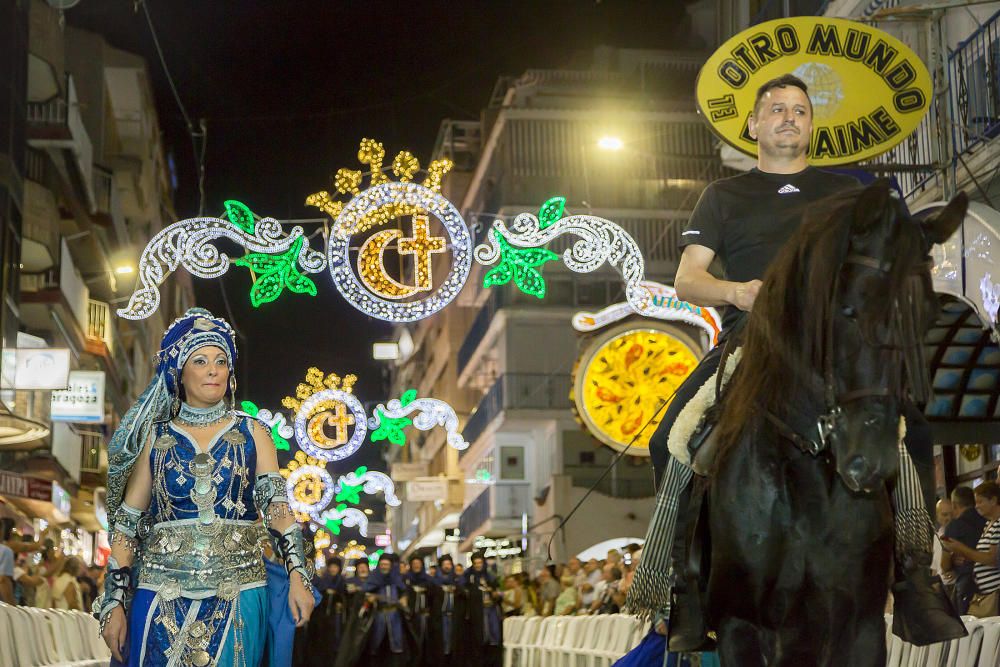 Benidorm se rinde a los pies de la cruz