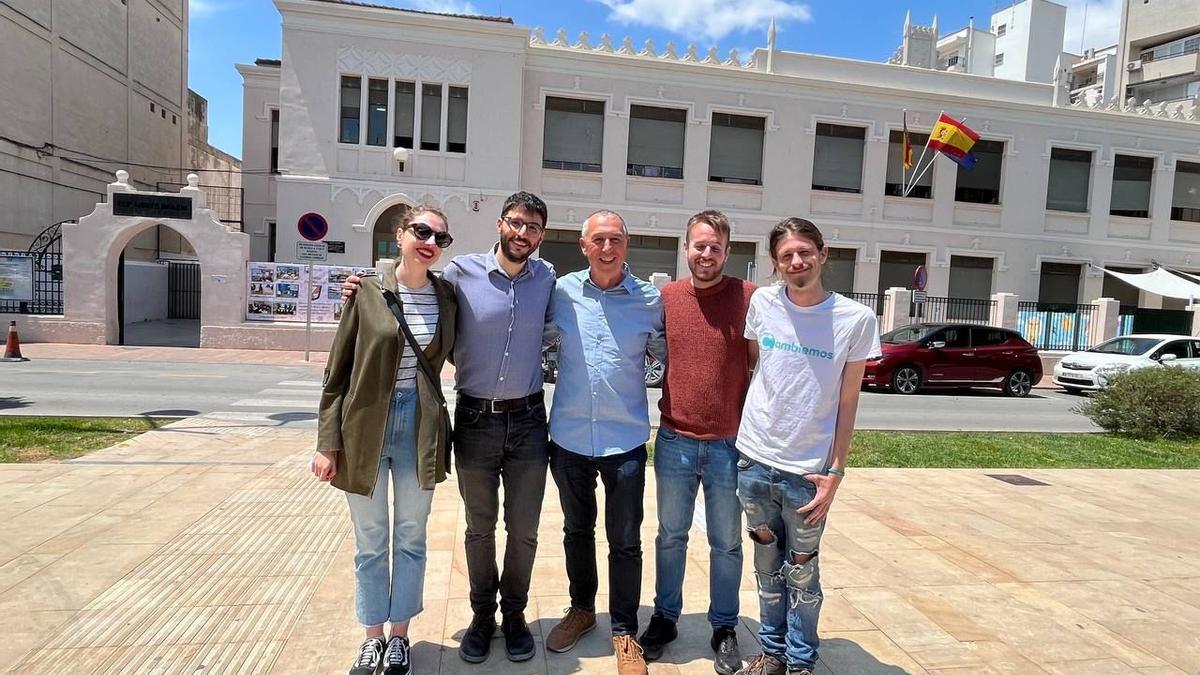 Baldoví en el centro juto al candidato a la Alcaldía Carlos Bernabé