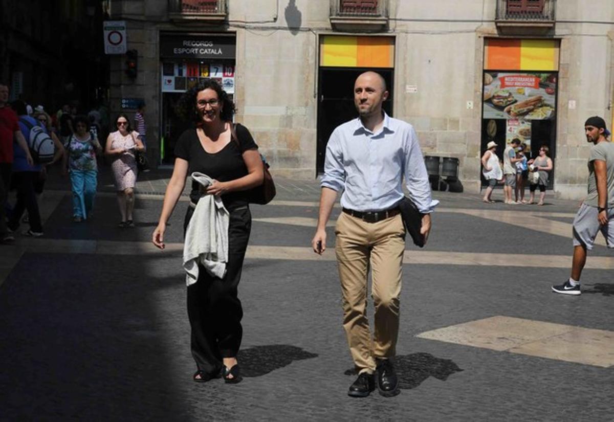 La secretària general d’ERC, Marta Rovira, entra al Palau de la Generalitat, aquest dimarts.