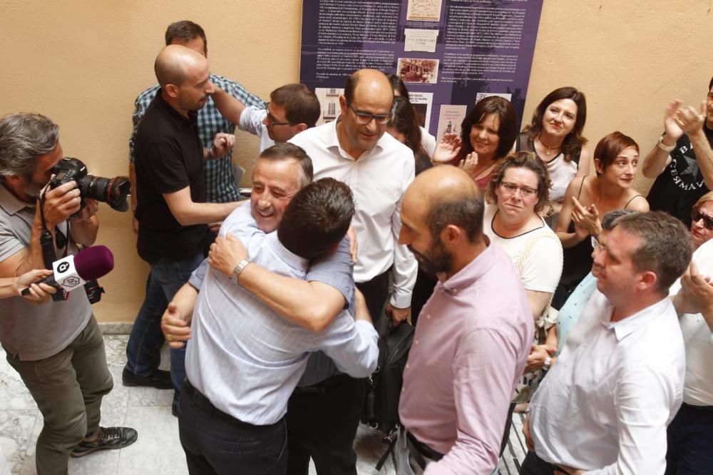 Jorge Rodriguez entra en el Ayuntamiento de Ontinyent tras ser detenido y dejarlo el juez en libertad con cargos.