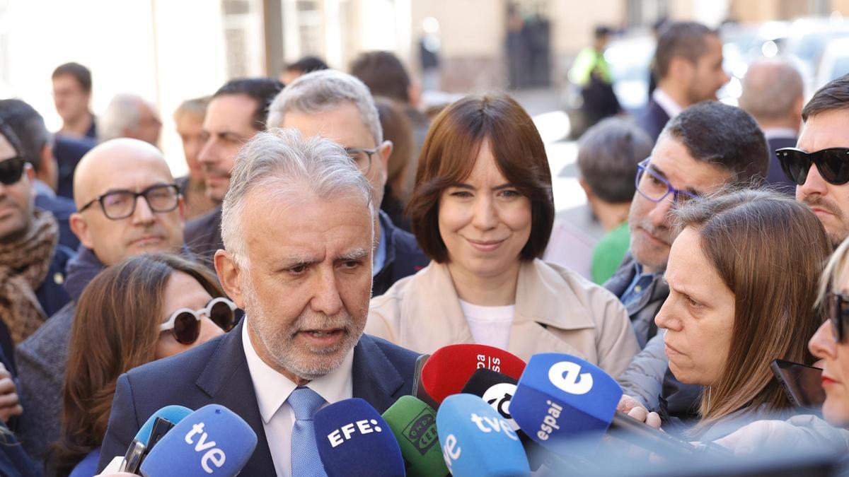 El ministro Ángel Víctor Torres preside la reunión con los alcaldes de la dana en la Mancomunitat de l'Horta Sud