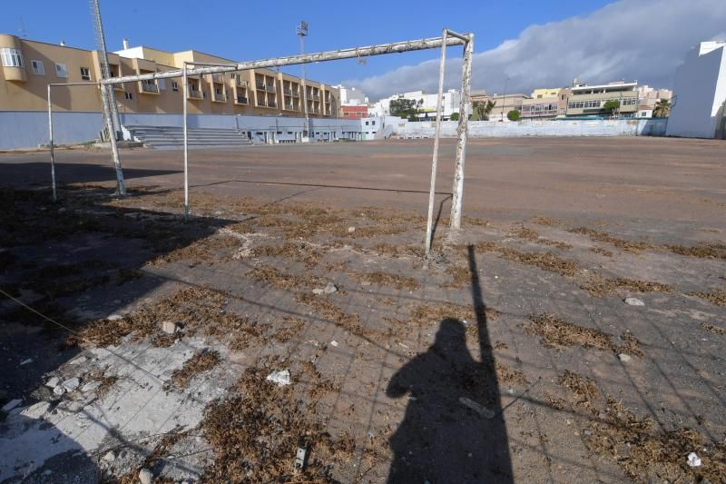 Total abandono del antiguo campo de futbol del Club de Futbol Union Carrizal