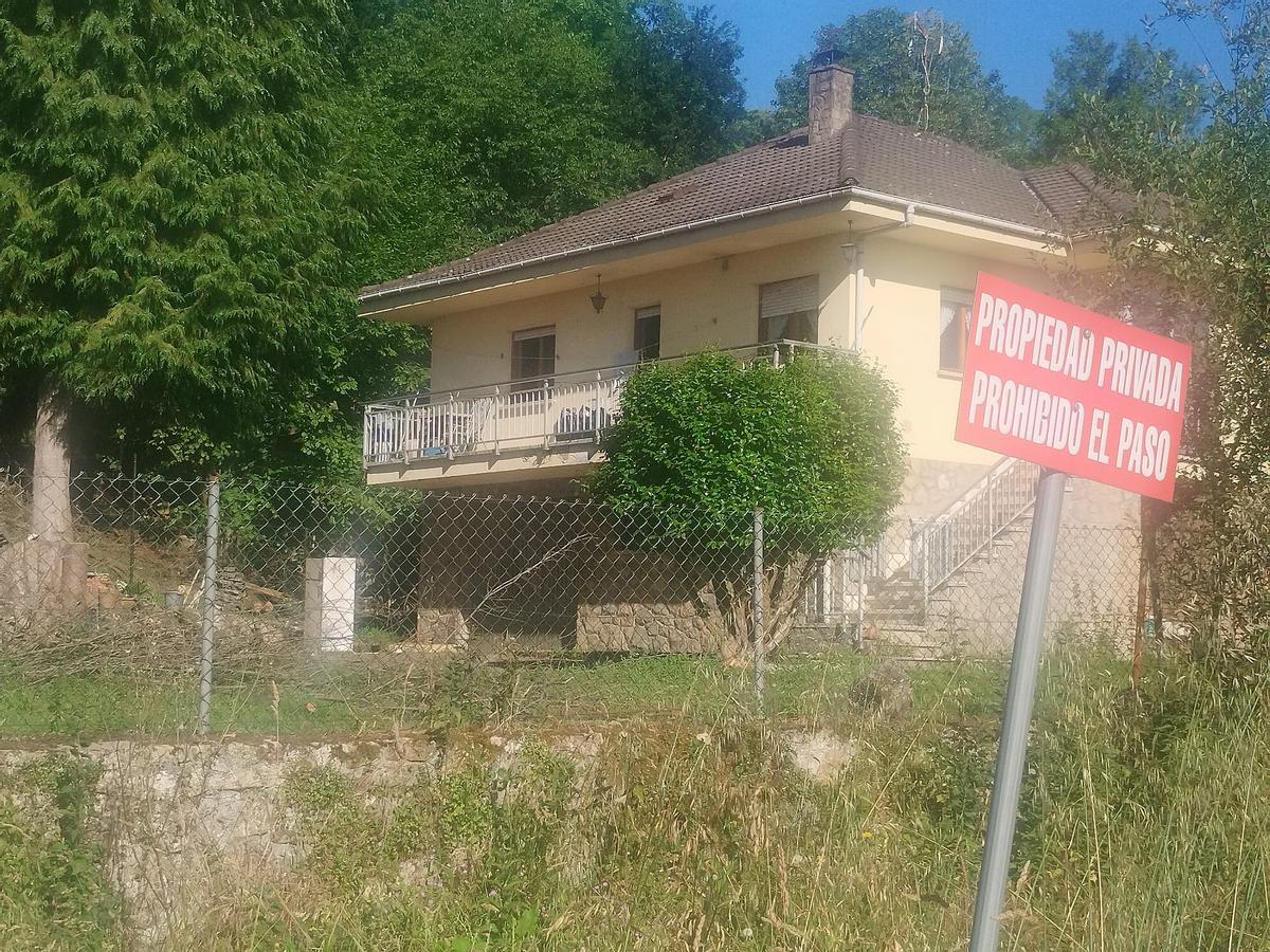 La vivienda objeto del desahucio en Berció (Grado).