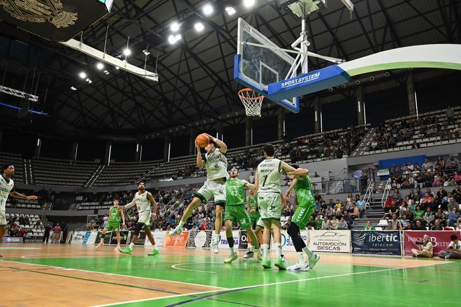 Galería | Las mejores imágenes del Amics Castelló-Córdoba, un partidazo para el recuerdo