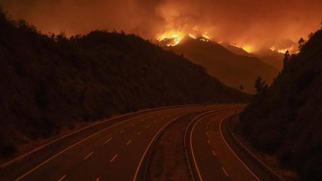 Una de las imágenes de la gravísima crisis de incendios en Ourense del verano de 2025.