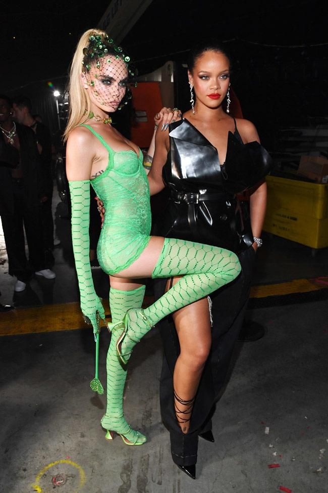 Cara Delevingne y Rihanna en el 'backstage' del desfile de Savage x Fenty con la colección otoño/invierno 2019