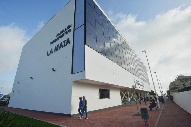 Así fue la inauguración del nuevo pabellón polideportivo de La Mata (Torrevieja)