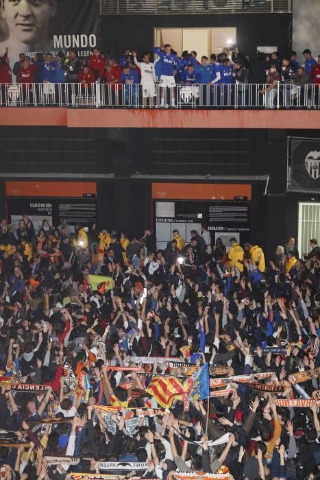 Euforia en el balcón de Mestalla