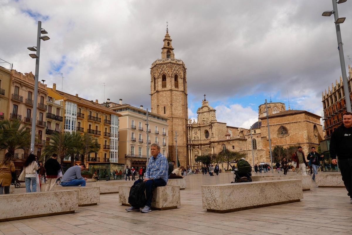 El Micalet visto desde la Plaza de la Reina de València.