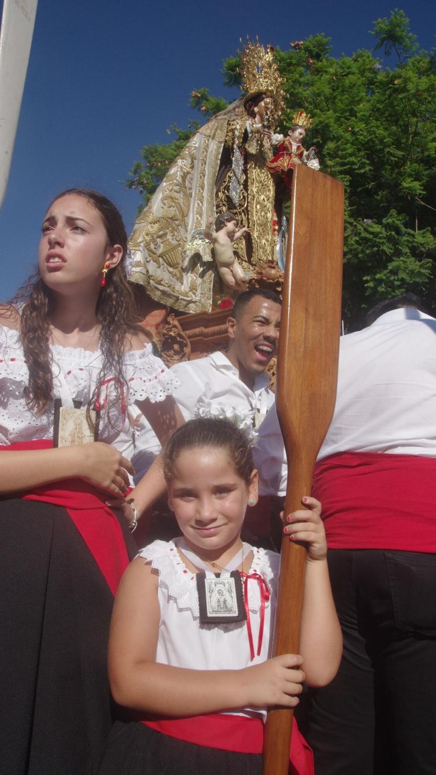 Traslado de la Virgen del Carmen Coronada de El Perchel al Puerto