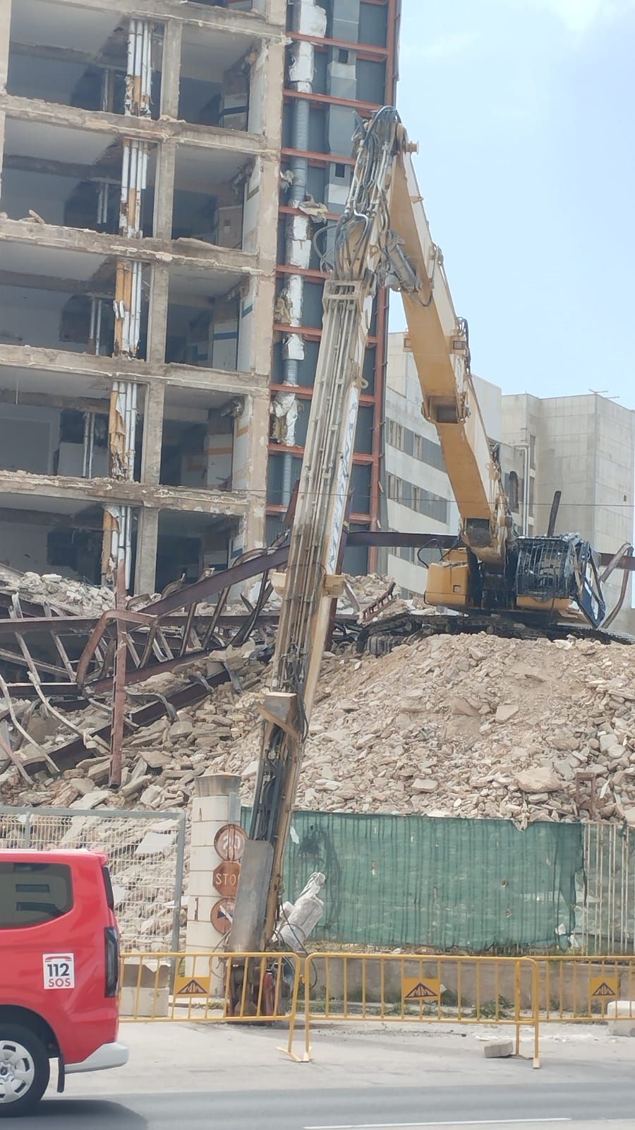 Herido grave un trabajador tras sufrir un accidente en las obras de Son Dureta