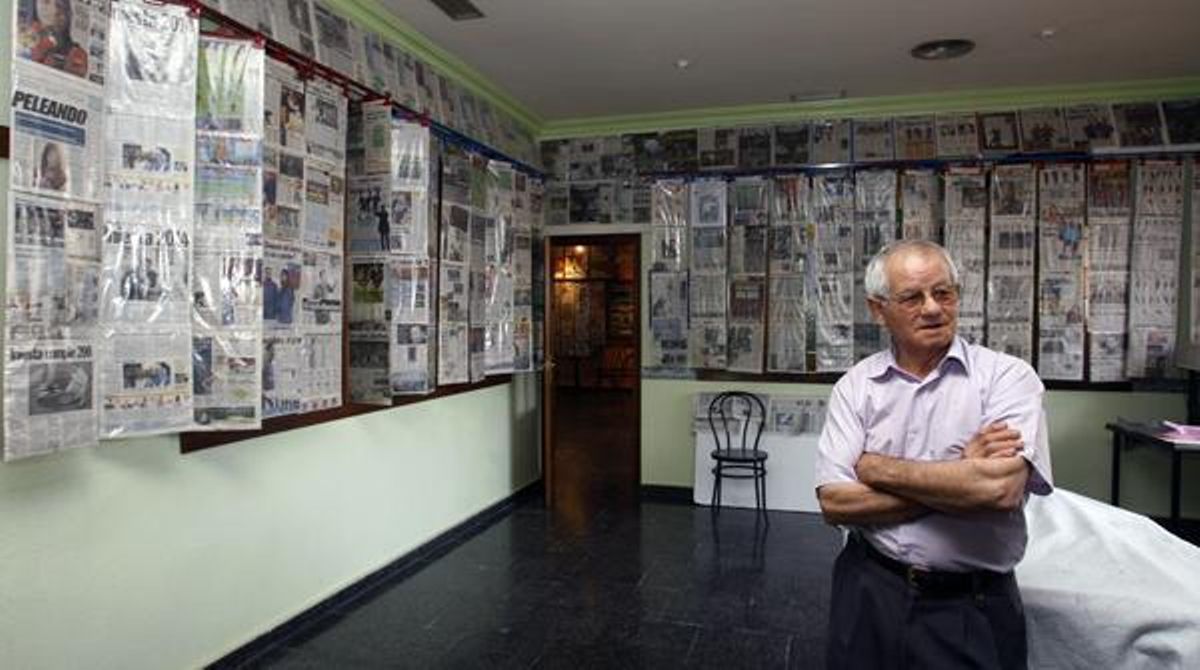 Els paisans d’Andrés Iniesta aposten pel seu ídol per aconseguir la Pilota d’Or.