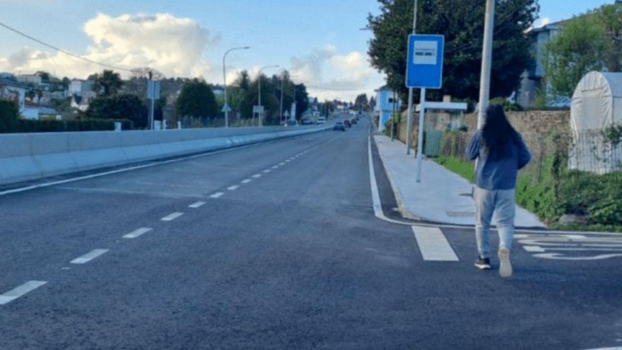Obra de mejora en la Nacional VI a su paso por la travesía de Guísamo. | LOC