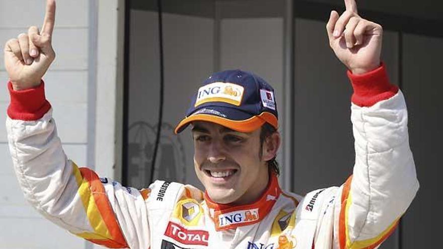 Alonso celebra la pole conseguido hoy en el circuito de Hungaroring