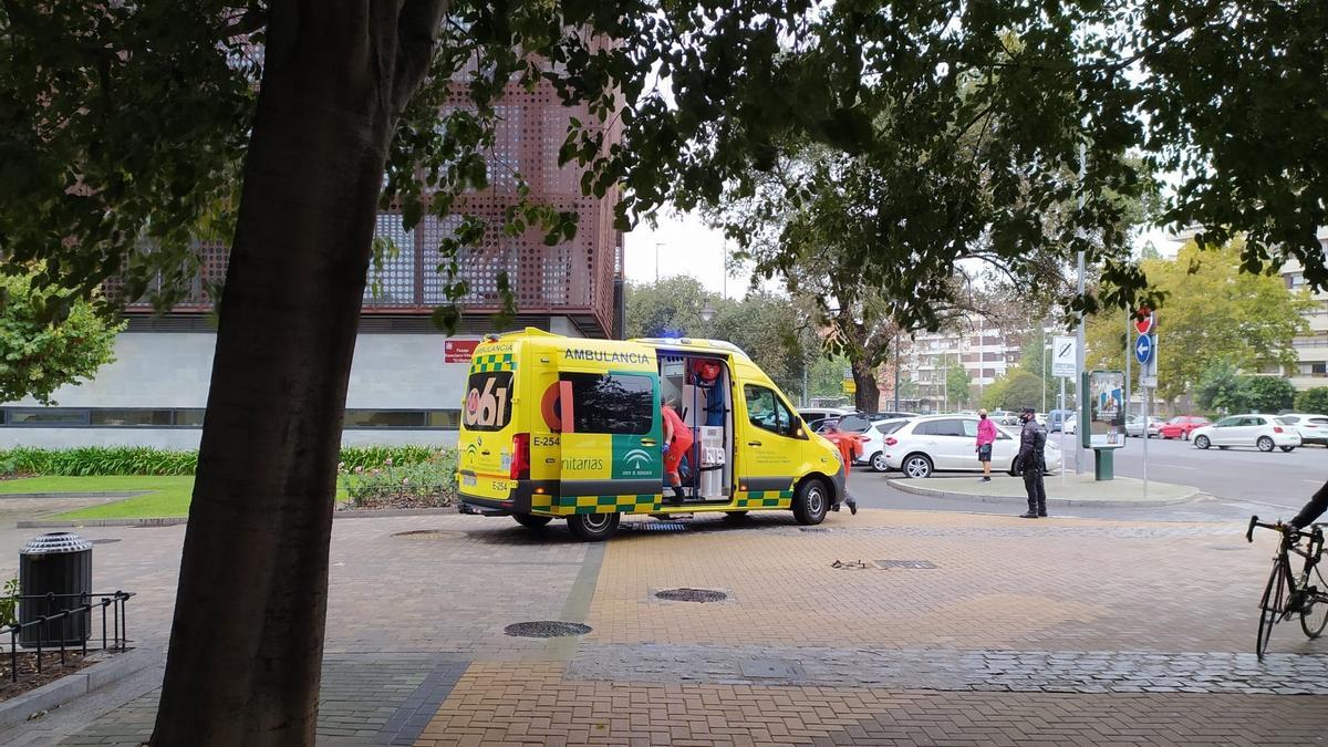 Una ambulancia durante la prestación de servicio.