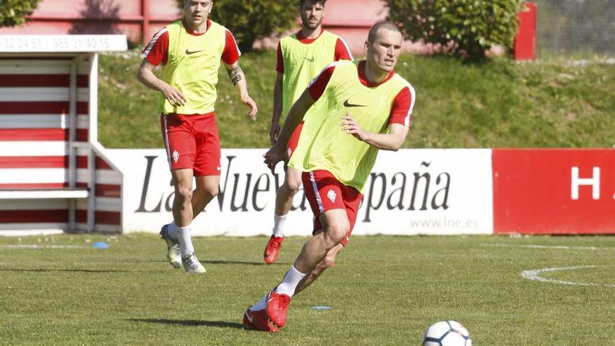 Álex Bergantiños, en un entrenamiento del Sporting.