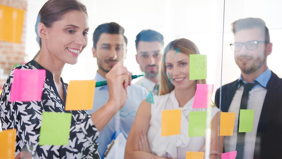 El Colegio reafirma su compromiso con la profesionalización del sector, la creación de espacios de pensamiento crítico y el impulso a una comunicación eficaz, responsable y orientada al impacto real en negocio y sociedad.