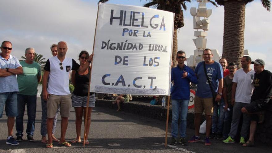 La huelga en los Centros Turísticos cierra Timanfaya en pleno puente de agosto