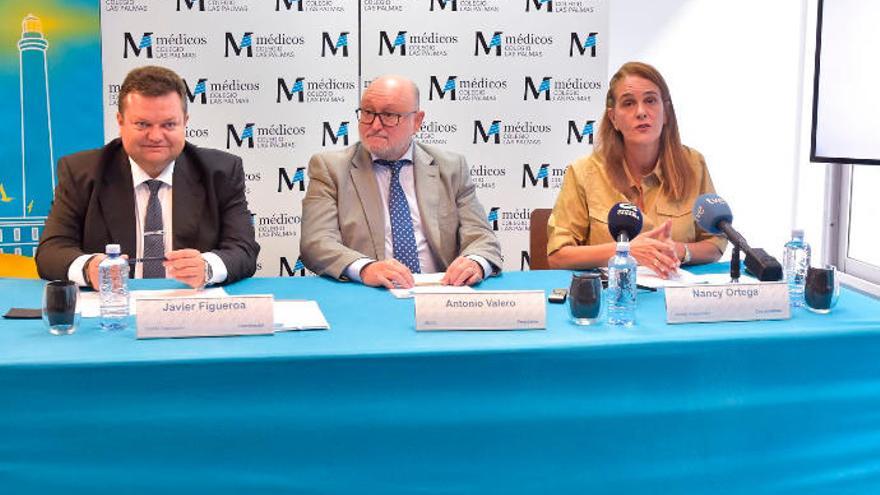 El doctor Figueroa, el presidente de la Seaic, Antonio Valero, y la doctora Ortega, durante la presentación del Simposio Internacional.