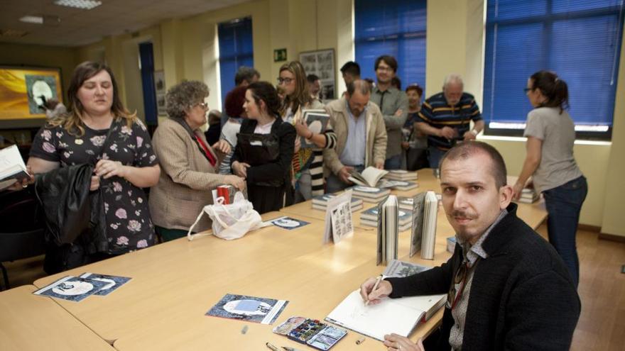 Alfonso Zapico, en una firma de libros.