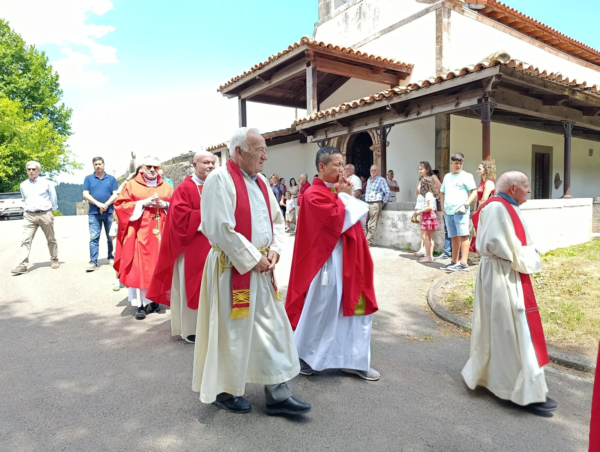 Arlós inicia sus fiestas con una misa en honor a Santiago