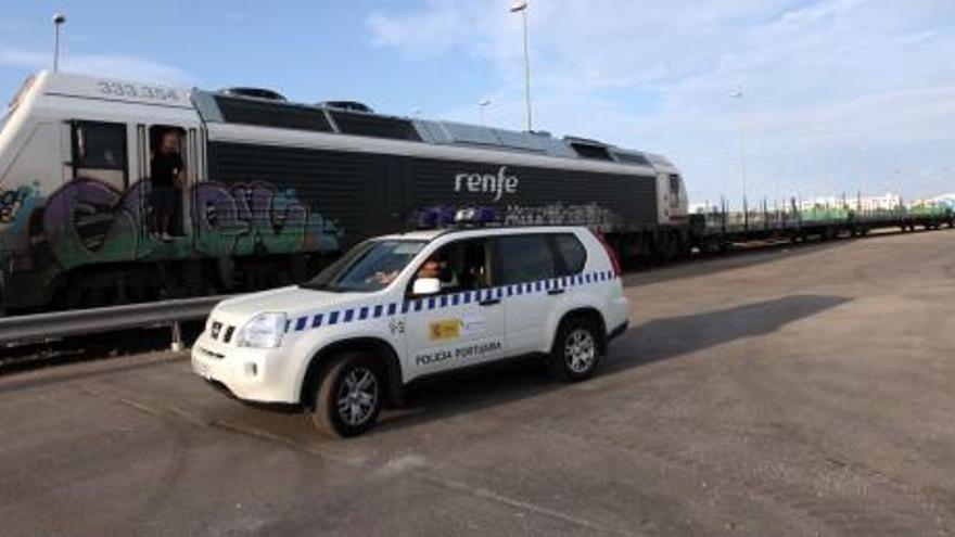 Llegada de un tren de carga al Puerto de Alicante.