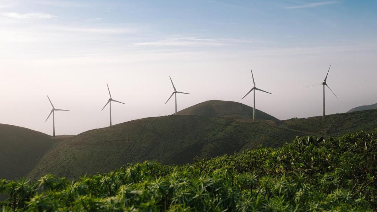 Molinos de viento de la Central Hidroeólica Gorona delViento,  en El Hierro.