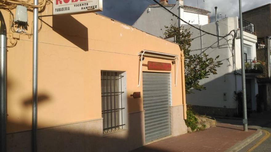 El Horno Giratorio Roser, en la calle principal de Aras de los Olmos, en La Serranía.