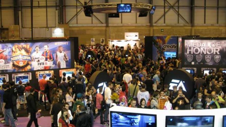 Decenas de personas participan en las actividades del Gamefest, en Madrid. / la opinión