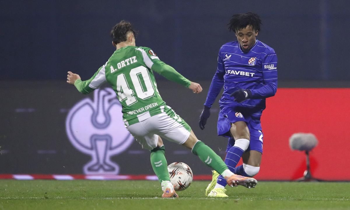 Cardoso Varela progresa en el Dinamo Zagreb a la espera del Barça