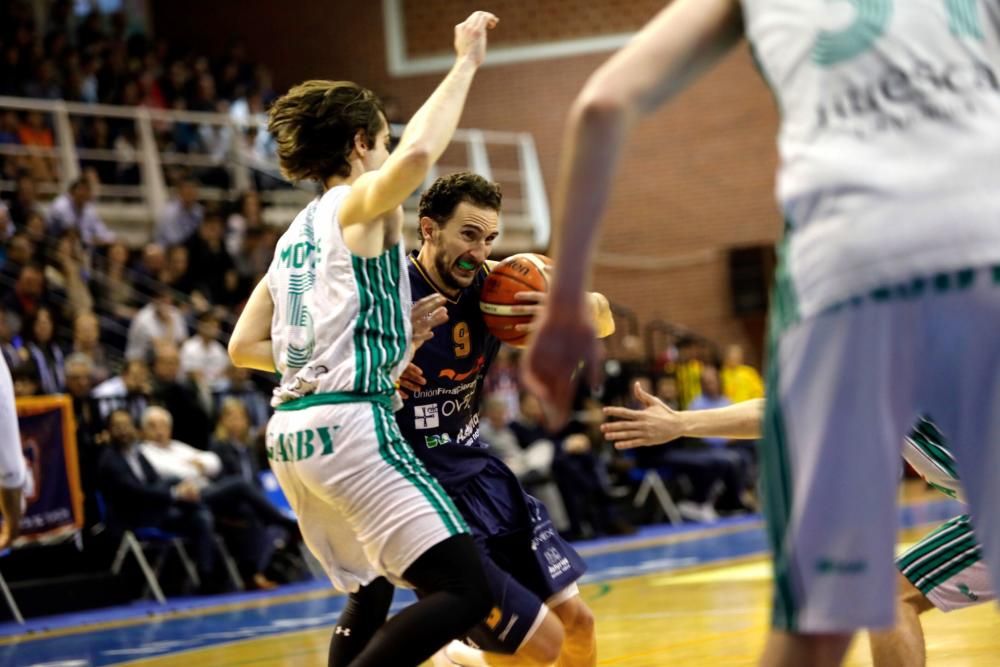 El partido entre el Oviedo Baloncesto y el Huesca, en imágenes