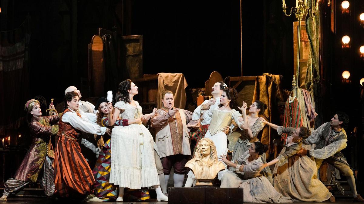La opera 'Adriana Lecouvreur' de Francesco Cilea, en la producción de David McVicar, que ahora se estrena en el Teatro Real. En la imagen, la representación del pasado mes de junio en Barcelona.
