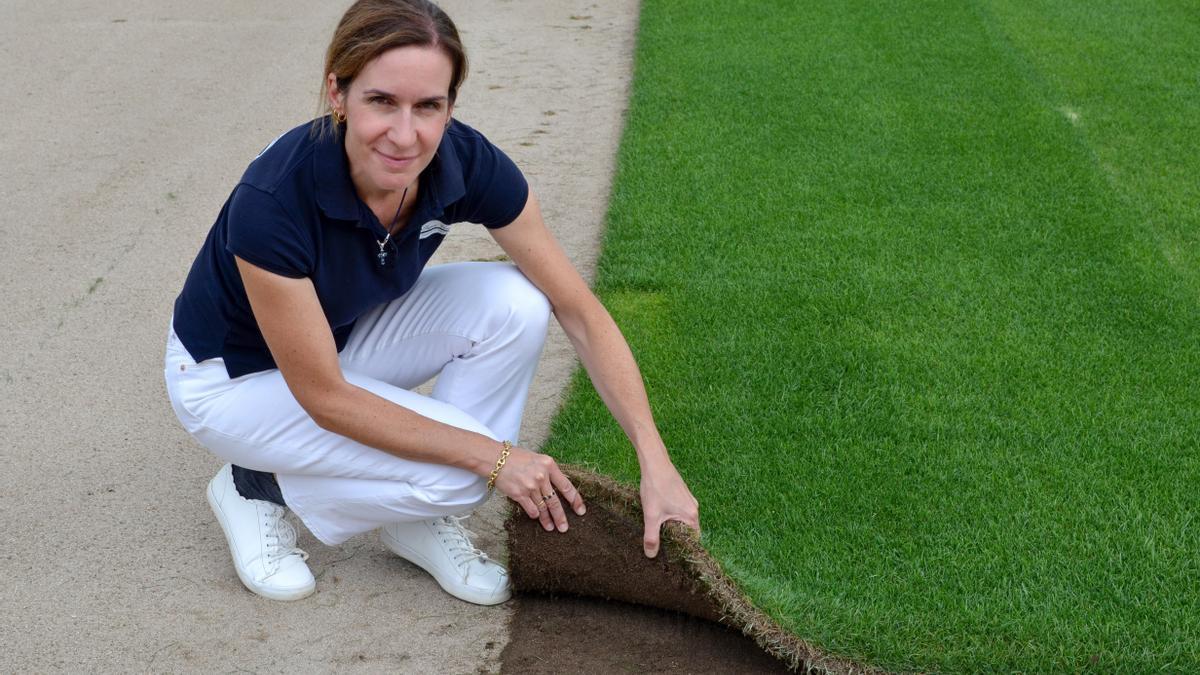 Cremades, responsable de &quot;Tapiz Verde&quot;, una empresa ubicada en la finca cacereña La Herguijuela de doña Blanca, en el término municipal de Toril.