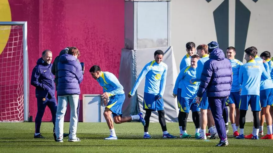 Collejas para Cancelo en la Ciutat Esportiva