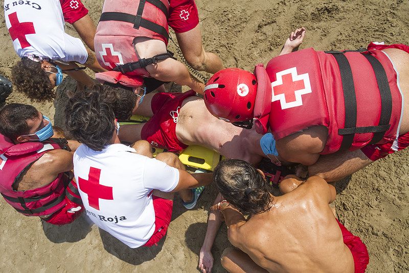 Cruz Roja en las playas de Canarias en Semana Santa