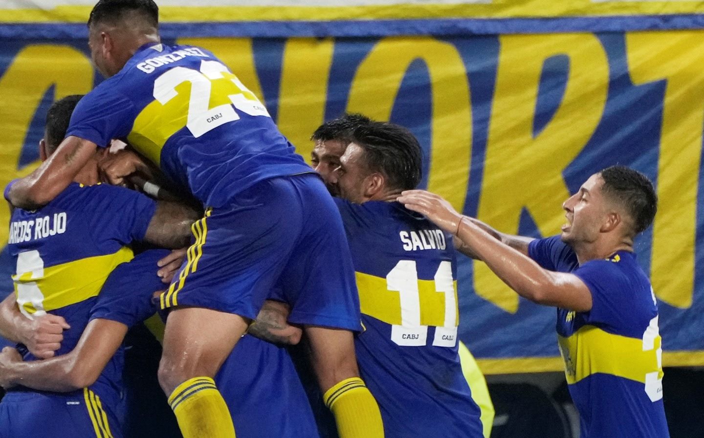 Los jugadores de Boca festejan la victoria.