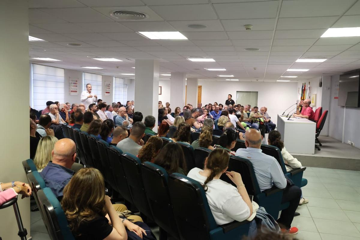 Las Hogueras elevan la presión al Ayuntamiento y exigen el pago de las subvenciones