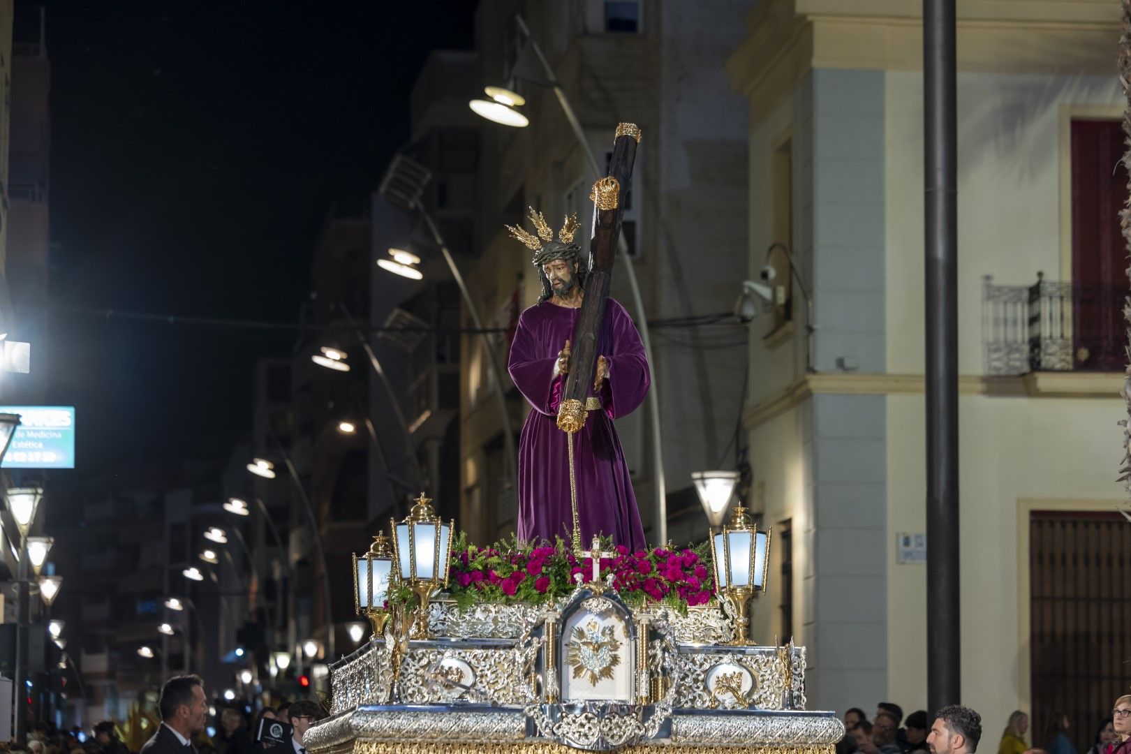 Las quince cofradías de la Semana Santa de Torrevieja recorrieron las calles en Viernes Santo