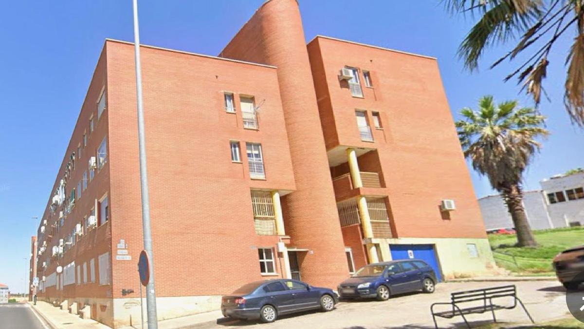 Edificio donde se ha producido el suceso de la calle Río Tíber, en Aldea Moret de Cáceres.