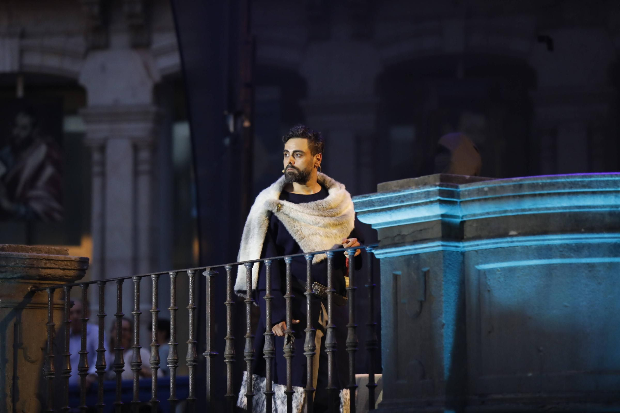 IMÁGENES: Recreacion de "El primer peregrino" en la plaza de la Catedral de Oviedo