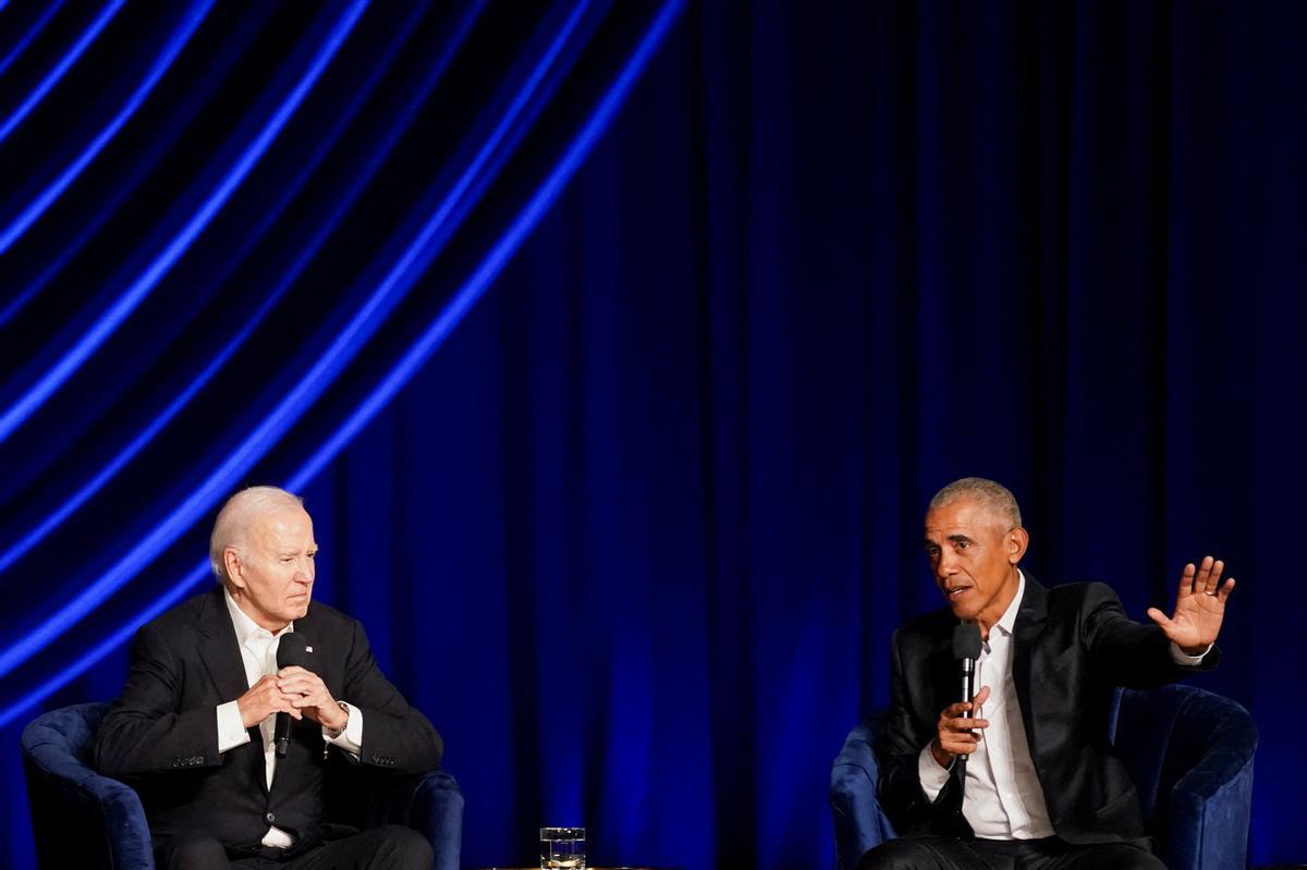 U.S. President Joe Biden takes part in a conversation with former U.S. President Barack Obama during a star-studded campaign fundraiser at the Peacock Theater in Los Angeles, California, U.S., June 15, 2024. REUTERS/Kevin Lamarque