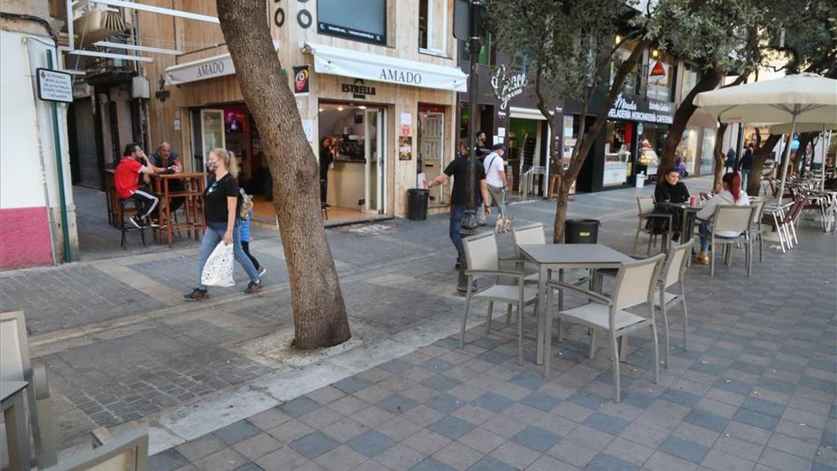 El conflicto de las tascas rebota en la plaza Santa Clara de Castelló