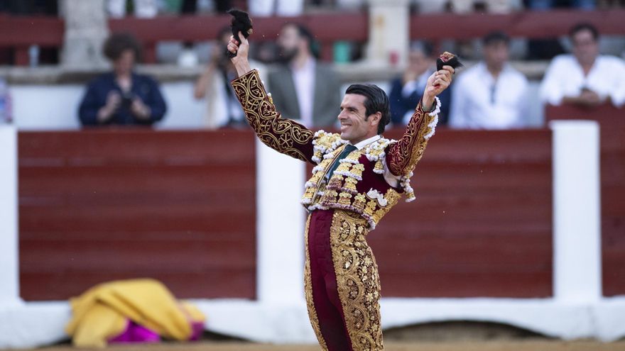 Emilio de Justo sale por la puerta grande y Morante corta una oreja en Cáceres