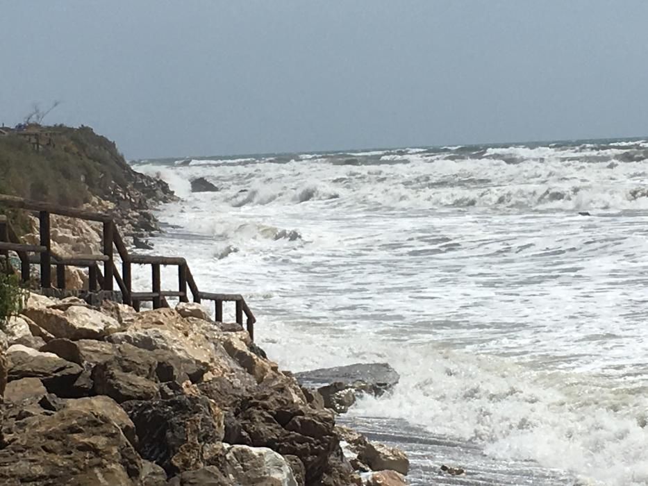 Las playas de Valle-Niza, cerca de Benajarafe, también afectadas por el fuerte oleaje.