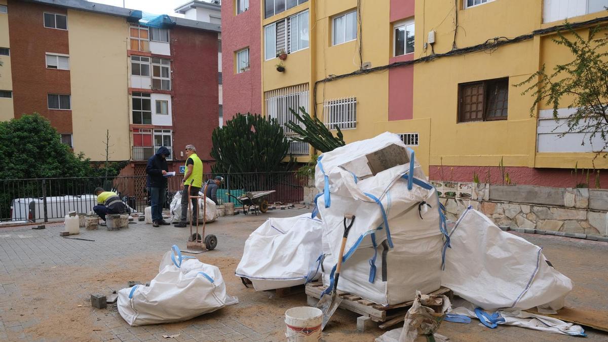 Actuación en el pavimento en un punto del municipio de Las Palmas de Gran Canaria